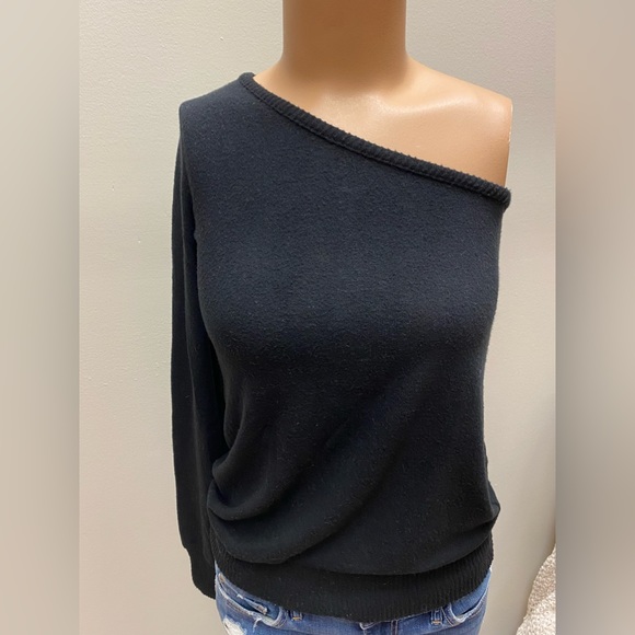 Abercrombie & Fitch one shoulder black sweater - Picture 2 of 7